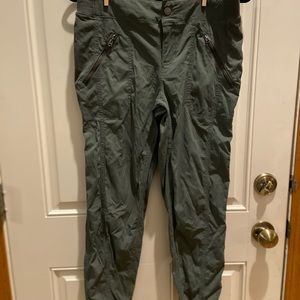 Athleta Cropped jogger trekki pant